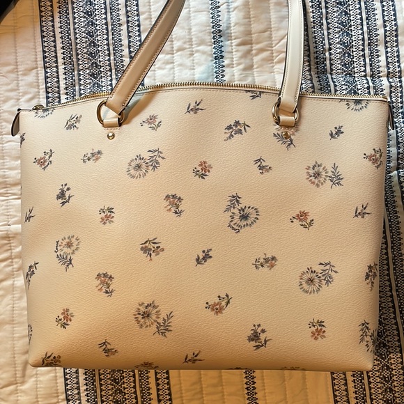 Brand new Coach tote - Picture 3 of 4